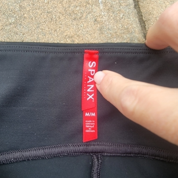 Spanx Faux Leather Camo Leggings M - Picture 9 of 9